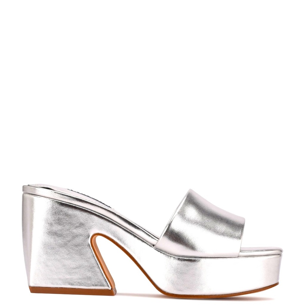 Nine West platform slides. Worn once, perfect condition.
